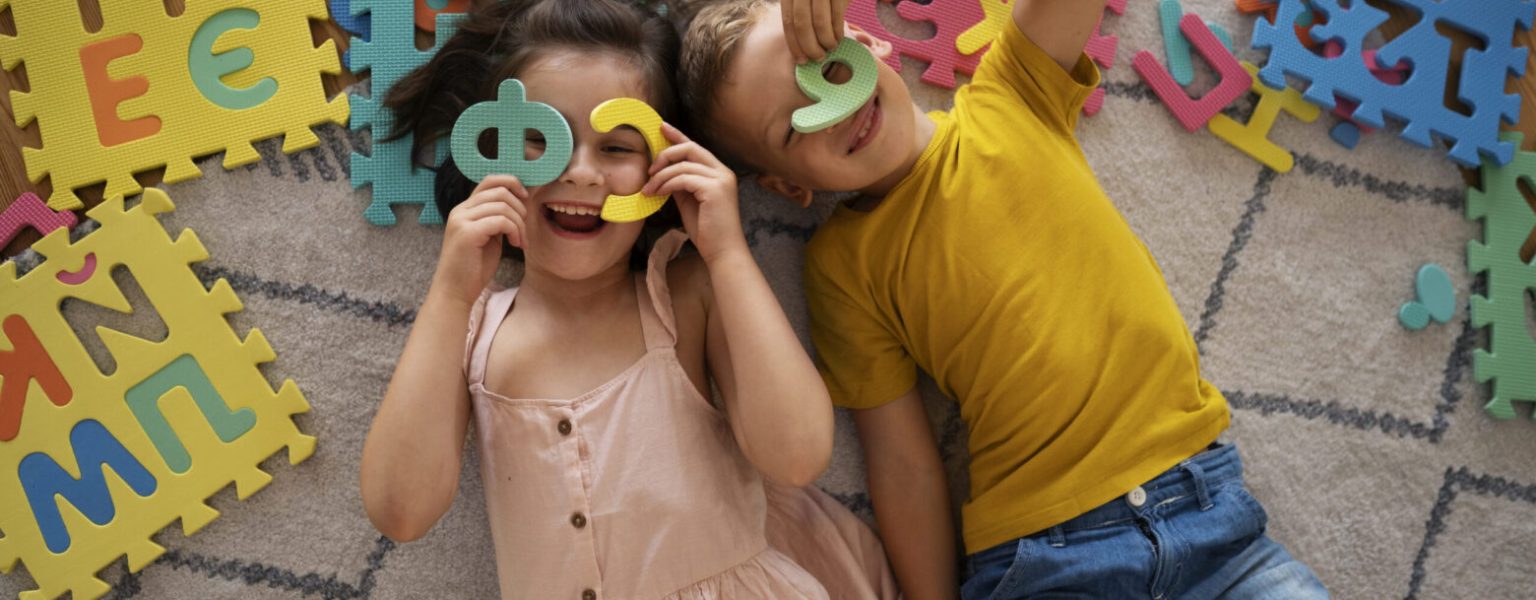 siblings-playing-with-brain-teaser-toys siblings-playing-with-brain-teaser-toys
